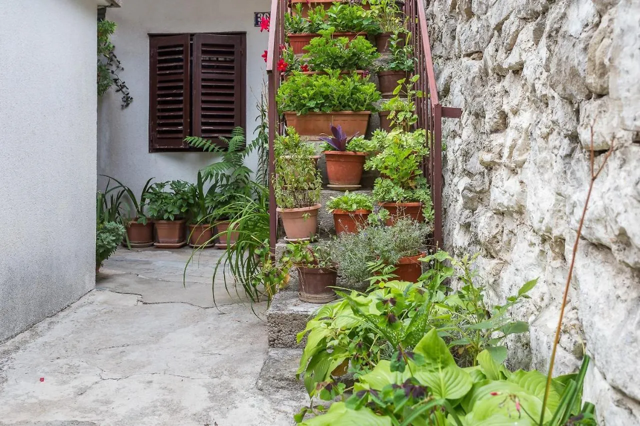 Modern And Practical Studio In The Heart Of Split Apartman